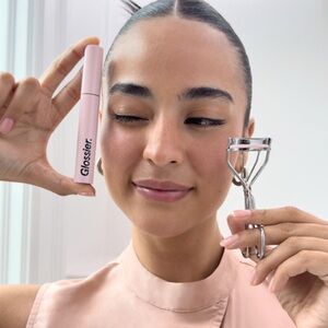 New Glossier lash kit. Black mascara & eye lash curler